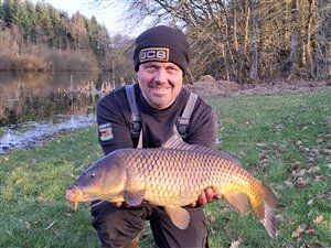 Skælkarpe (inkl. koi karpe) (Cyprinus carpio) - Fanget d. 10. marts 2025. skælkarpefiskeri, karpefiskeri, regnorm, majs, spejlkarpe, læderkarpe, lineær